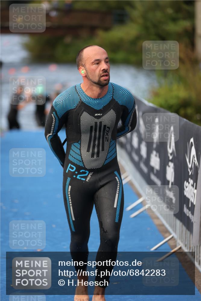 25.08.2024 - Elbe Triathlon Hamburg H.Heesch http://msf.ph/oto/6842283 25.08.2024 08:45:41 Schwimmen 126, 157, 158, 159 meine-sportfotos.de