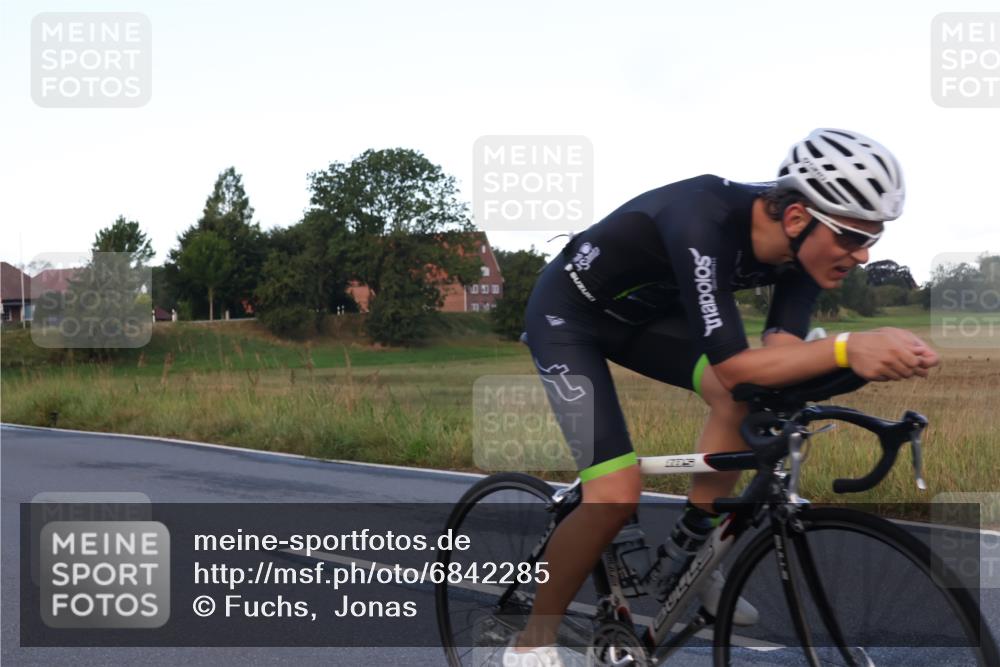 25.08.2024 - Elbe Triathlon Hamburg Fuchs,  Jonas http://msf.ph/oto/6842285 25.08.2024 08:58:47 Radfahren 54, 41, 33 meine-sportfotos.de