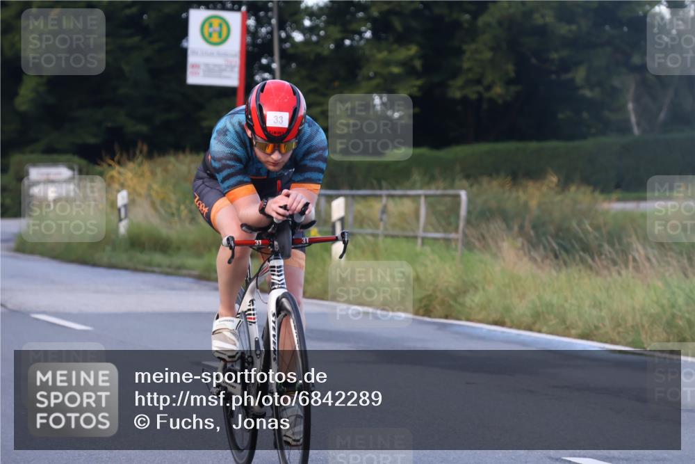 25.08.2024 - Elbe Triathlon Hamburg Fuchs,  Jonas http://msf.ph/oto/6842289 25.08.2024 08:58:48 Radfahren 54, 41, 33 meine-sportfotos.de