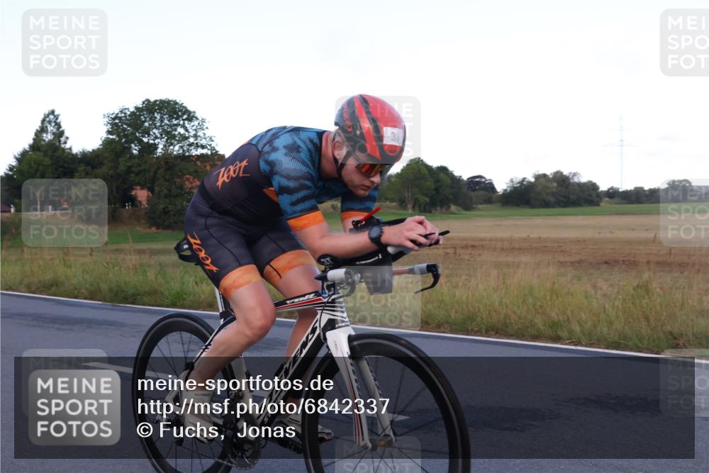 25.08.2024 - Elbe Triathlon Hamburg Fuchs,  Jonas http://msf.ph/oto/6842337 25.08.2024 08:58:49 Radfahren 41, 33 meine-sportfotos.de
