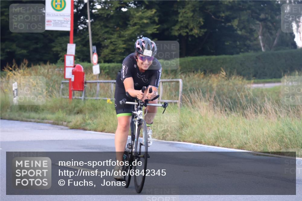25.08.2024 - Elbe Triathlon Hamburg Fuchs,  Jonas http://msf.ph/oto/6842345 25.08.2024 08:59:08 Radfahren 143, 181 meine-sportfotos.de