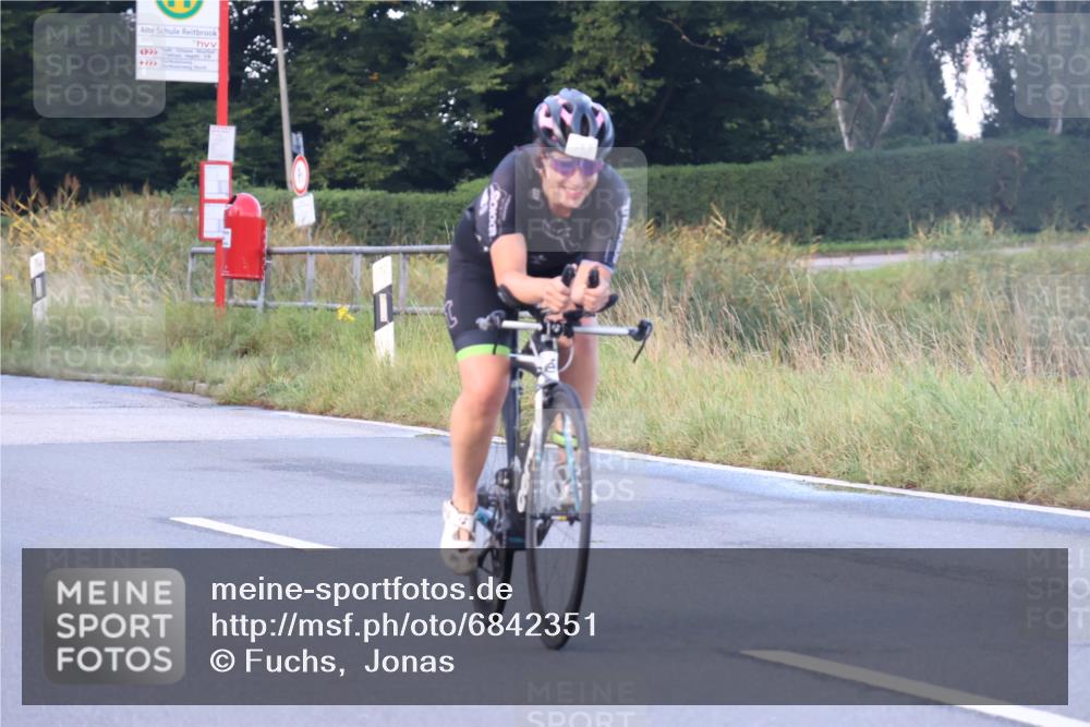 25.08.2024 - Elbe Triathlon Hamburg Fuchs,  Jonas http://msf.ph/oto/6842351 25.08.2024 08:59:08 Radfahren 143, 181 meine-sportfotos.de