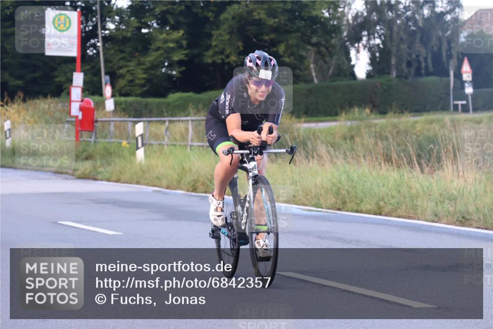 25.08.2024 - Elbe Triathlon Hamburg Fuchs,  Jonas http://msf.ph/oto/6842357 25.08.2024 08:59:09 Radfahren 143, 181, 55 meine-sportfotos.de