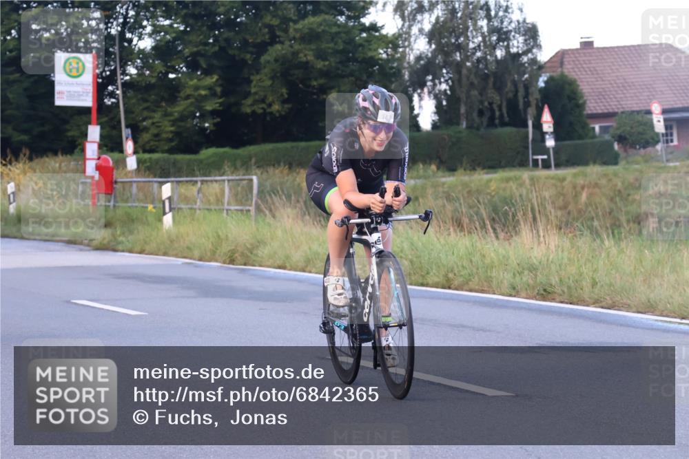 25.08.2024 - Elbe Triathlon Hamburg Fuchs,  Jonas http://msf.ph/oto/6842365 25.08.2024 08:59:09 Radfahren 143, 181, 55 meine-sportfotos.de