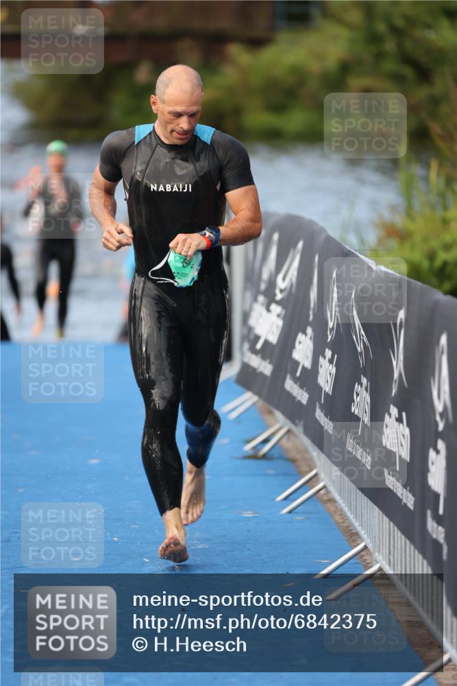 25.08.2024 - Elbe Triathlon Hamburg H.Heesch http://msf.ph/oto/6842375 25.08.2024 08:45:48 Schwimmen 126, 154, 157, 158, 159 meine-sportfotos.de