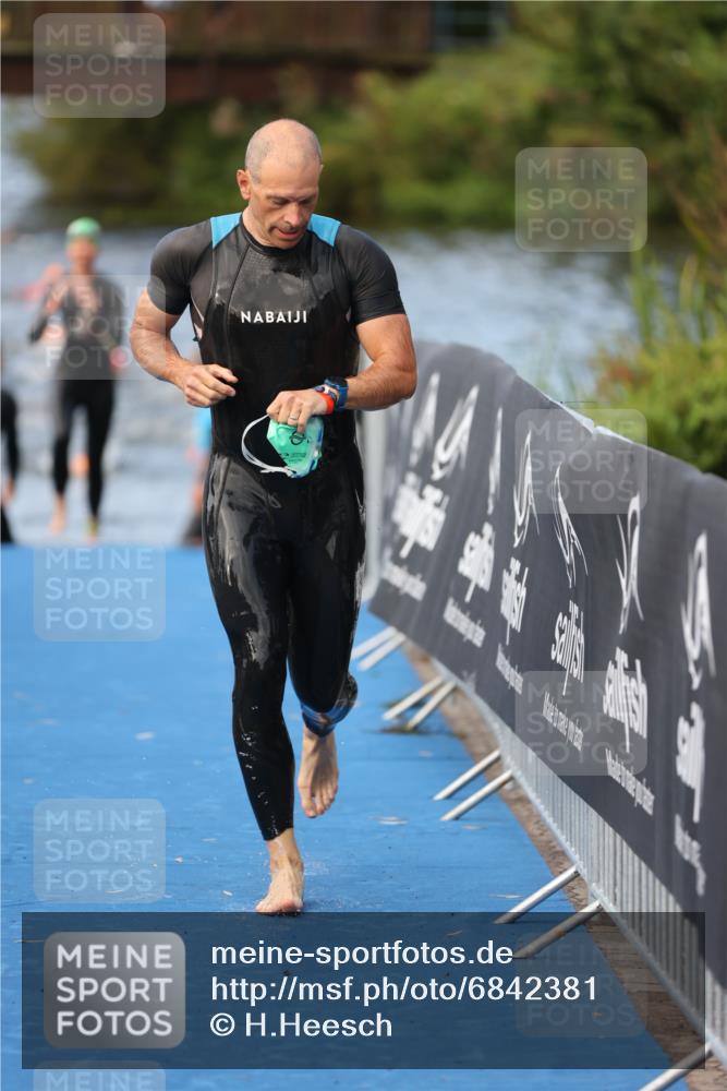 25.08.2024 - Elbe Triathlon Hamburg H.Heesch http://msf.ph/oto/6842381 25.08.2024 08:45:49 Schwimmen 126, 154, 157, 158, 159 meine-sportfotos.de