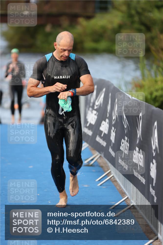 25.08.2024 - Elbe Triathlon Hamburg H.Heesch http://msf.ph/oto/6842389 25.08.2024 08:45:49 Schwimmen 126, 154, 157, 158, 159 meine-sportfotos.de