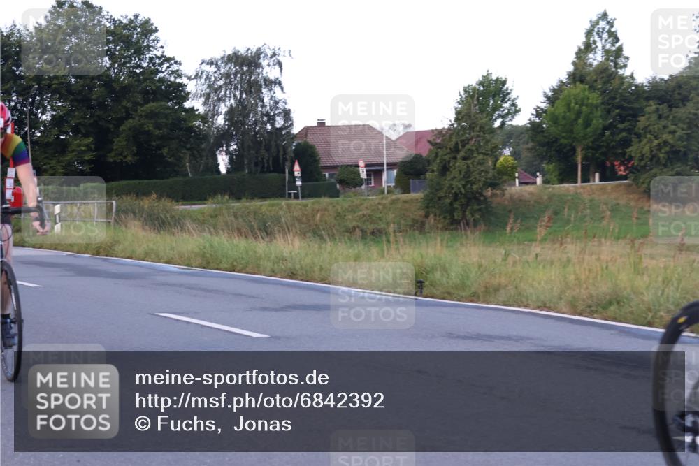 25.08.2024 - Elbe Triathlon Hamburg Fuchs,  Jonas http://msf.ph/oto/6842392 25.08.2024 08:59:09 Radfahren 143, 181, 55 meine-sportfotos.de