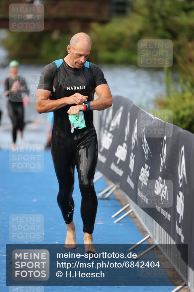 25.08.2024 - Elbe Triathlon Hamburg H.Heesch http://msf.ph/oto/6842404 25.08.2024 08:45:49 Schwimmen 126, 154, 157, 158, 159 meine-sportfotos.de