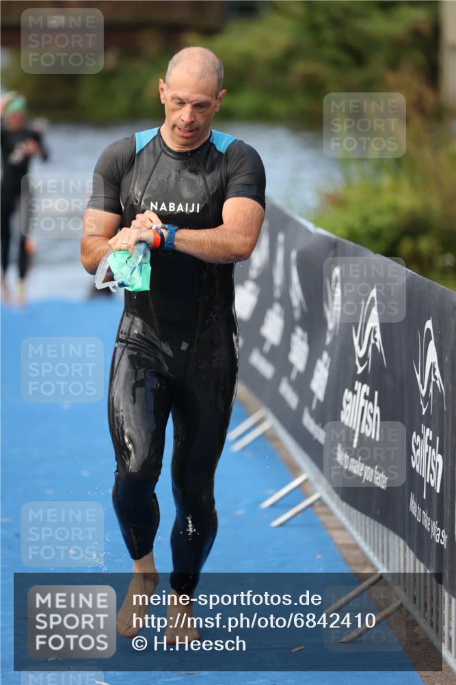 25.08.2024 - Elbe Triathlon Hamburg H.Heesch http://msf.ph/oto/6842410 25.08.2024 08:45:50 Schwimmen 126, 154, 157, 158, 159 meine-sportfotos.de