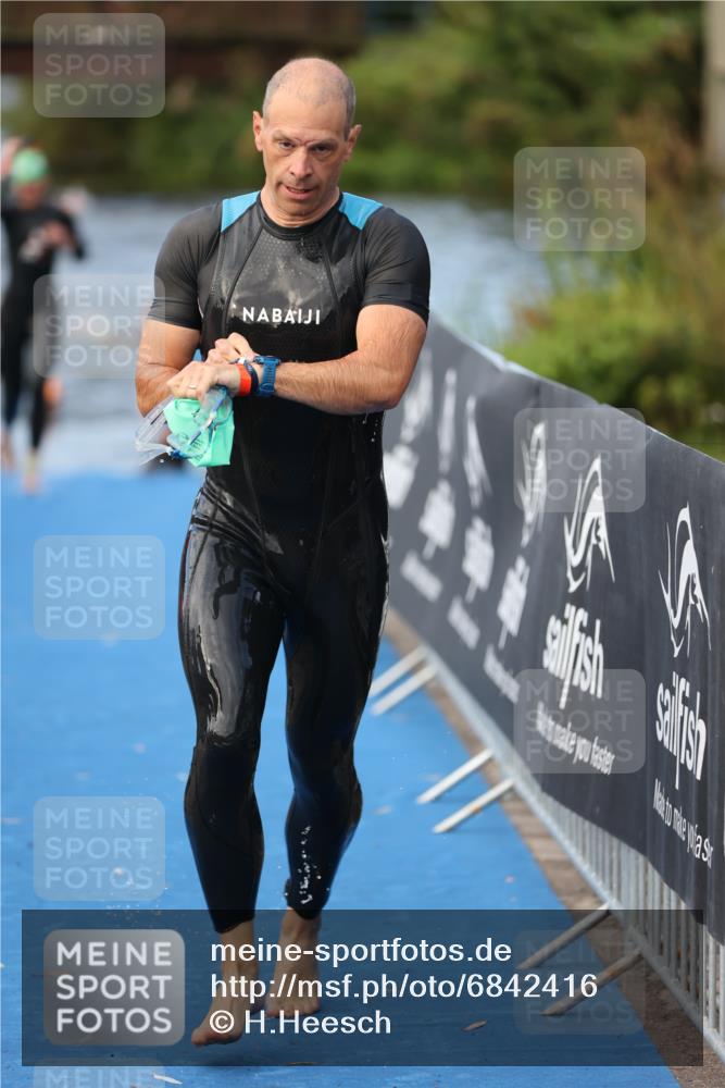 25.08.2024 - Elbe Triathlon Hamburg H.Heesch http://msf.ph/oto/6842416 25.08.2024 08:45:50 Schwimmen 126, 154, 157, 158, 159 meine-sportfotos.de