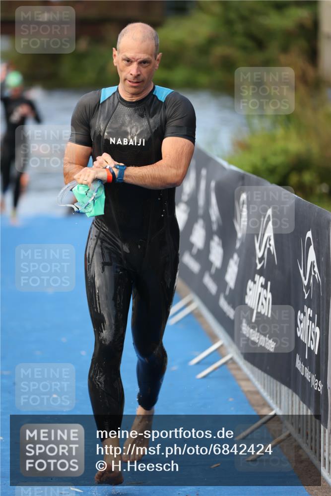 25.08.2024 - Elbe Triathlon Hamburg H.Heesch http://msf.ph/oto/6842424 25.08.2024 08:45:50 Schwimmen 126, 154, 157, 158, 159 meine-sportfotos.de