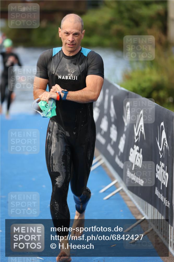 25.08.2024 - Elbe Triathlon Hamburg H.Heesch http://msf.ph/oto/6842427 25.08.2024 08:45:50 Schwimmen 126, 154, 157, 158, 159 meine-sportfotos.de