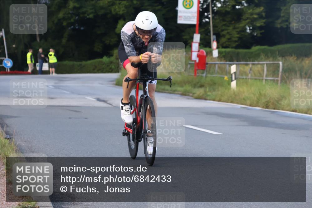 25.08.2024 - Elbe Triathlon Hamburg Fuchs,  Jonas http://msf.ph/oto/6842433 25.08.2024 08:59:15 Radfahren 181, 55 meine-sportfotos.de