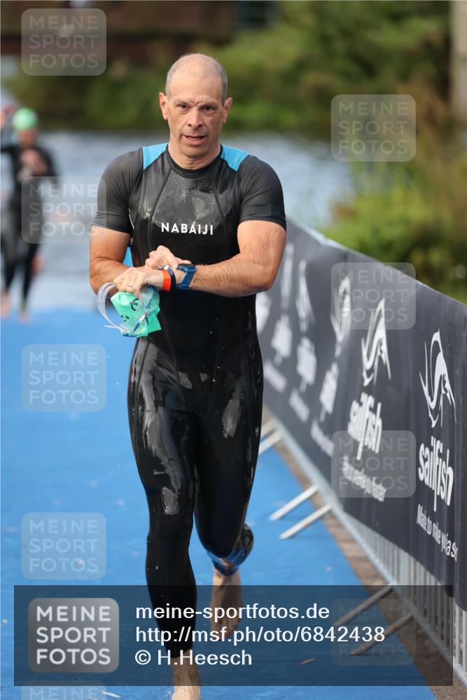 25.08.2024 - Elbe Triathlon Hamburg H.Heesch http://msf.ph/oto/6842438 25.08.2024 08:45:50 Schwimmen 126, 154, 157, 158, 159 meine-sportfotos.de