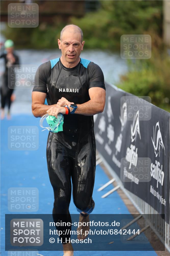 25.08.2024 - Elbe Triathlon Hamburg H.Heesch http://msf.ph/oto/6842444 25.08.2024 08:45:50 Schwimmen 126, 154, 157, 158, 159 meine-sportfotos.de