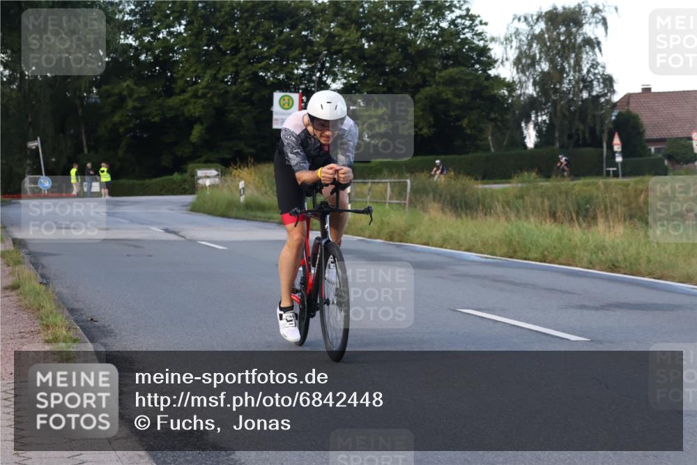 25.08.2024 - Elbe Triathlon Hamburg Fuchs,  Jonas http://msf.ph/oto/6842448 25.08.2024 08:59:15 Radfahren 181, 55 meine-sportfotos.de