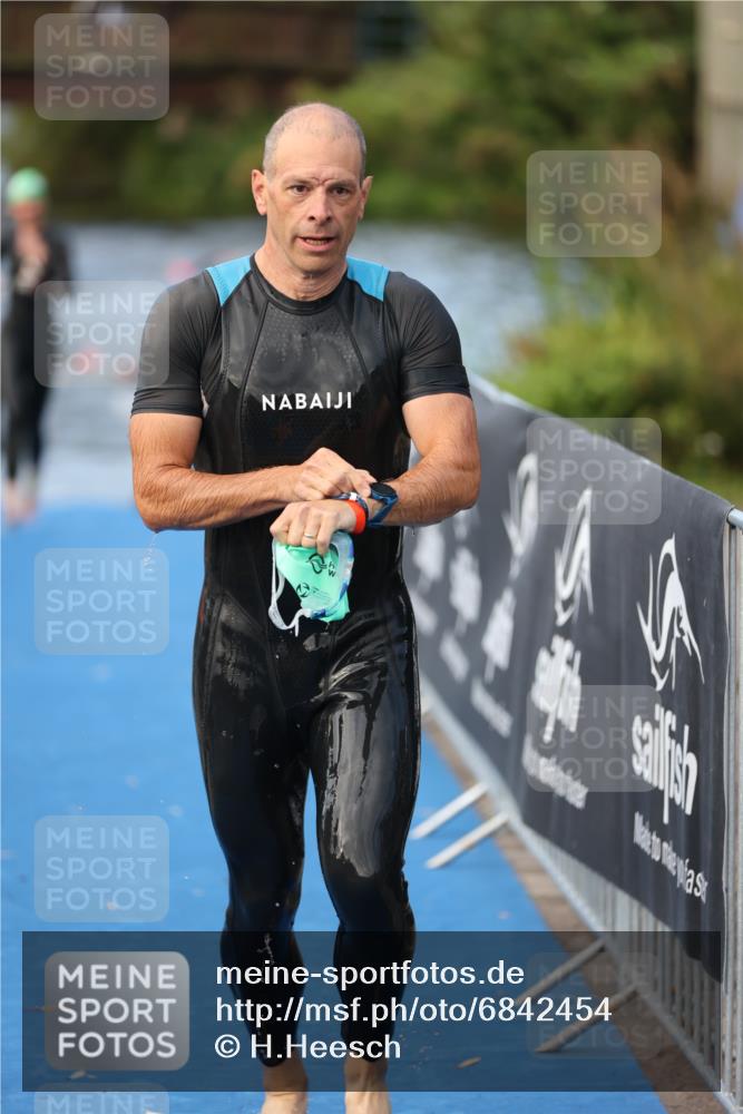 25.08.2024 - Elbe Triathlon Hamburg H.Heesch http://msf.ph/oto/6842454 25.08.2024 08:45:50 Schwimmen 126, 154, 157, 158, 159 meine-sportfotos.de