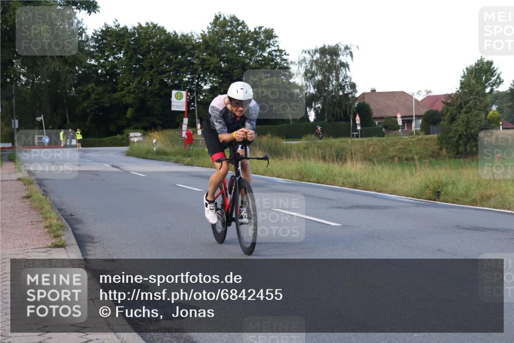 25.08.2024 - Elbe Triathlon Hamburg Fuchs,  Jonas http://msf.ph/oto/6842455 25.08.2024 08:59:15 Radfahren 181, 55 meine-sportfotos.de