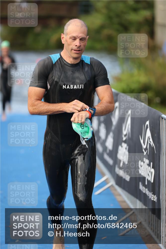 25.08.2024 - Elbe Triathlon Hamburg H.Heesch http://msf.ph/oto/6842465 25.08.2024 08:45:50 Schwimmen 126, 154, 157, 158, 159 meine-sportfotos.de