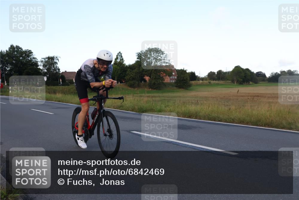 25.08.2024 - Elbe Triathlon Hamburg Fuchs,  Jonas http://msf.ph/oto/6842469 25.08.2024 08:59:16 Radfahren 55 meine-sportfotos.de