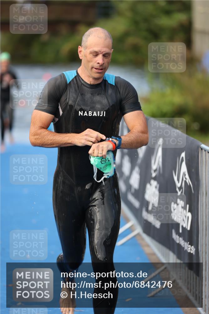 25.08.2024 - Elbe Triathlon Hamburg H.Heesch http://msf.ph/oto/6842476 25.08.2024 08:45:50 Schwimmen 126, 154, 157, 158, 159 meine-sportfotos.de
