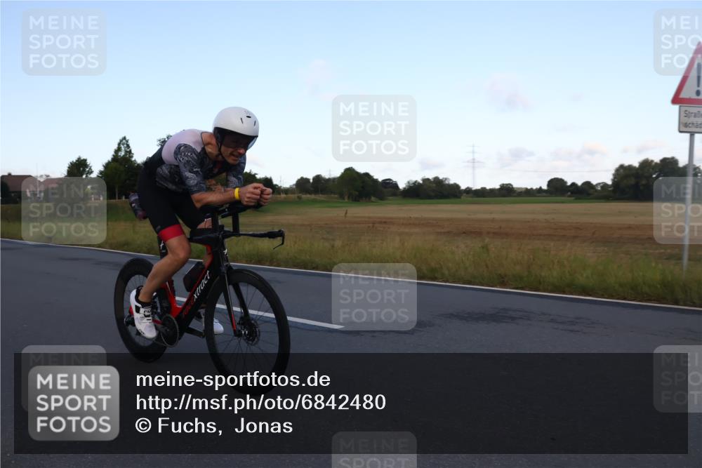 25.08.2024 - Elbe Triathlon Hamburg Fuchs,  Jonas http://msf.ph/oto/6842480 25.08.2024 08:59:16 Radfahren 55 meine-sportfotos.de
