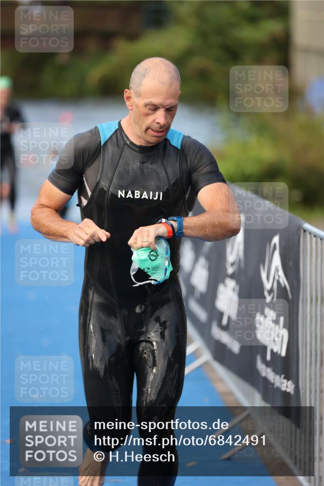 25.08.2024 - Elbe Triathlon Hamburg H.Heesch http://msf.ph/oto/6842491 25.08.2024 08:45:50 Schwimmen 126, 154, 157, 158, 159 meine-sportfotos.de