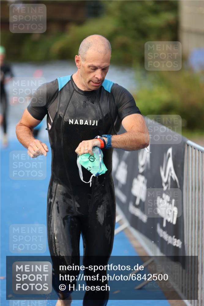25.08.2024 - Elbe Triathlon Hamburg H.Heesch http://msf.ph/oto/6842500 25.08.2024 08:45:50 Schwimmen 126, 154, 157, 158, 159 meine-sportfotos.de