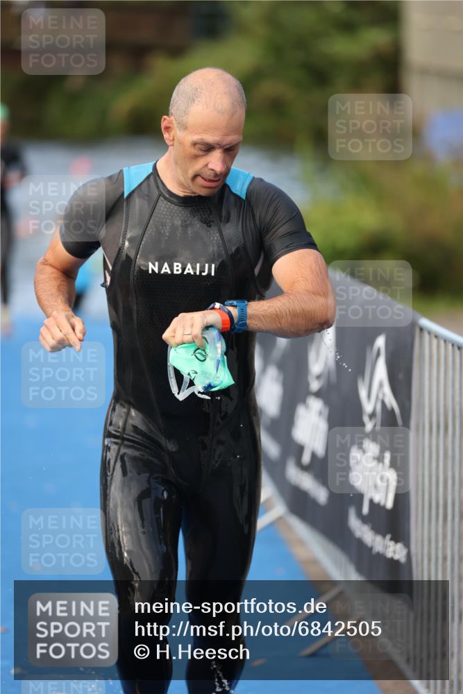 25.08.2024 - Elbe Triathlon Hamburg H.Heesch http://msf.ph/oto/6842505 25.08.2024 08:45:50 Schwimmen 126, 154, 157, 158, 159 meine-sportfotos.de
