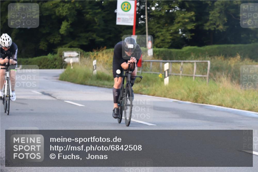 25.08.2024 - Elbe Triathlon Hamburg Fuchs,  Jonas http://msf.ph/oto/6842508 25.08.2024 08:59:25 Radfahren 47, 144, 170 meine-sportfotos.de