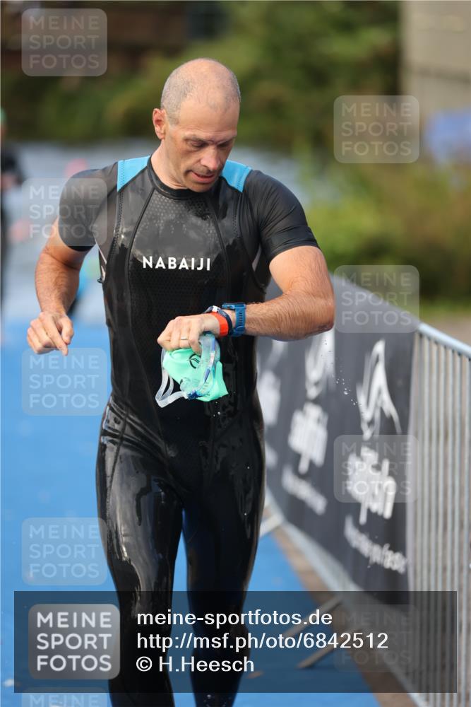 25.08.2024 - Elbe Triathlon Hamburg H.Heesch http://msf.ph/oto/6842512 25.08.2024 08:45:50 Schwimmen 126, 154, 157, 158, 159 meine-sportfotos.de