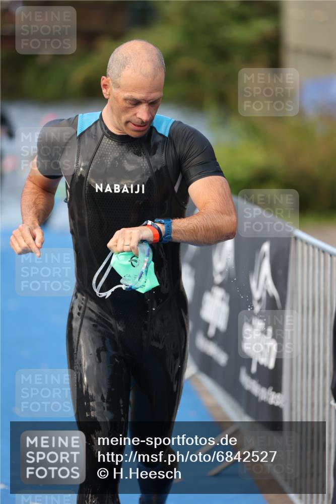 25.08.2024 - Elbe Triathlon Hamburg H.Heesch http://msf.ph/oto/6842527 25.08.2024 08:45:51 Schwimmen 126, 154, 157, 158, 159 meine-sportfotos.de