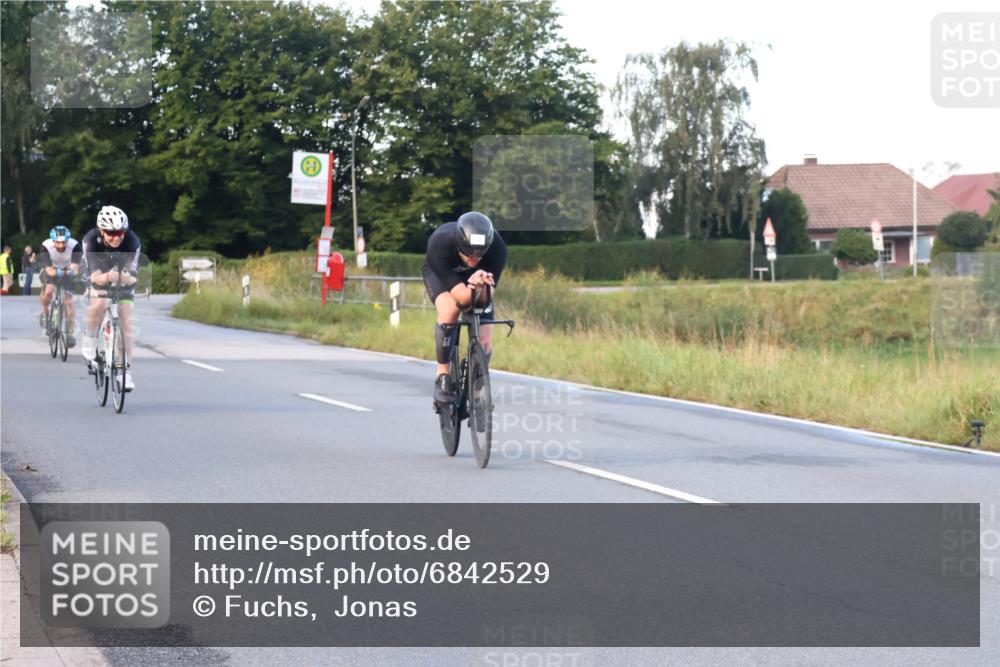 25.08.2024 - Elbe Triathlon Hamburg Fuchs,  Jonas http://msf.ph/oto/6842529 25.08.2024 08:59:26 Radfahren 47, 144, 170 meine-sportfotos.de