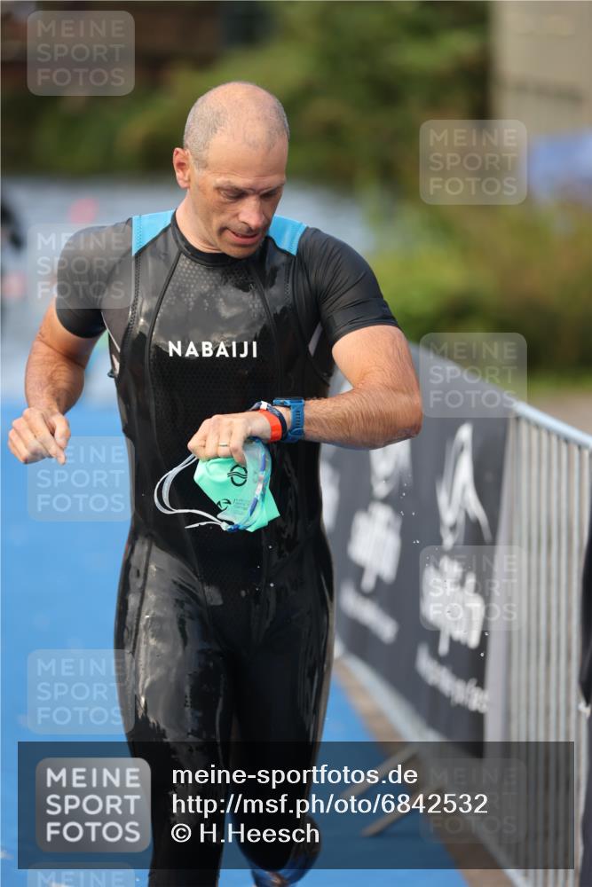 25.08.2024 - Elbe Triathlon Hamburg H.Heesch http://msf.ph/oto/6842532 25.08.2024 08:45:51 Schwimmen 126, 154, 157, 158, 159 meine-sportfotos.de