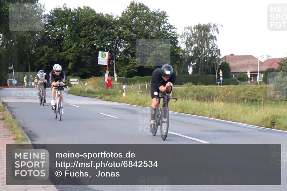 25.08.2024 - Elbe Triathlon Hamburg Fuchs,  Jonas http://msf.ph/oto/6842534 25.08.2024 08:59:26 Radfahren 47, 144, 170 meine-sportfotos.de