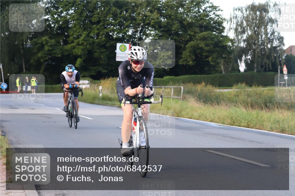 25.08.2024 - Elbe Triathlon Hamburg Fuchs,  Jonas http://msf.ph/oto/6842537 25.08.2024 08:59:27 Radfahren 47, 144, 170 meine-sportfotos.de
