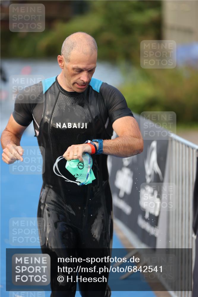25.08.2024 - Elbe Triathlon Hamburg H.Heesch http://msf.ph/oto/6842541 25.08.2024 08:45:51 Schwimmen 126, 154, 157, 158, 159 meine-sportfotos.de