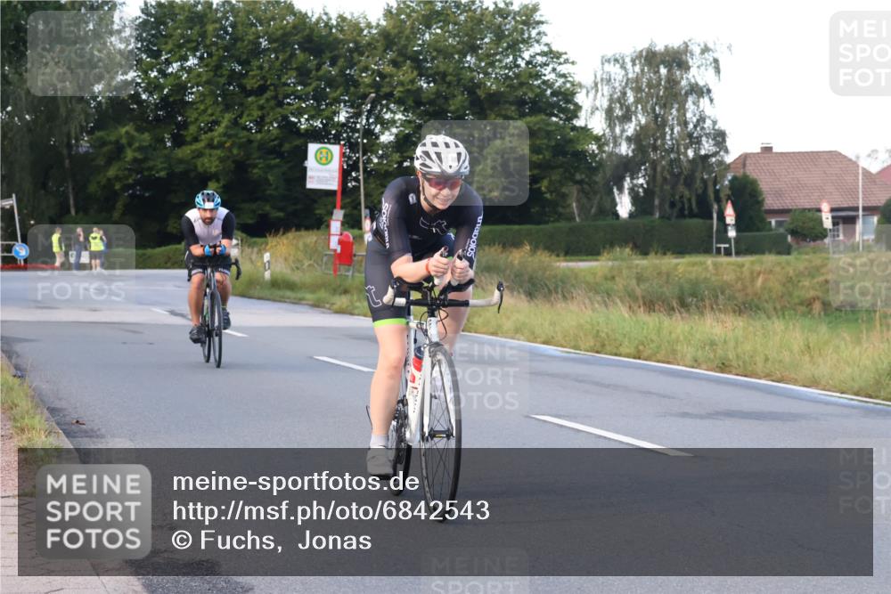 25.08.2024 - Elbe Triathlon Hamburg Fuchs,  Jonas http://msf.ph/oto/6842543 25.08.2024 08:59:27 Radfahren 47, 144, 170 meine-sportfotos.de