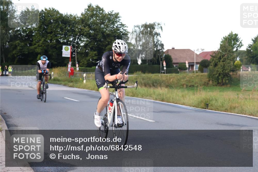 25.08.2024 - Elbe Triathlon Hamburg Fuchs,  Jonas http://msf.ph/oto/6842548 25.08.2024 08:59:27 Radfahren 47, 144, 170 meine-sportfotos.de