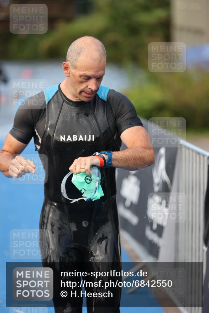 25.08.2024 - Elbe Triathlon Hamburg H.Heesch http://msf.ph/oto/6842550 25.08.2024 08:45:51 Schwimmen 126, 154, 157, 158, 159 meine-sportfotos.de