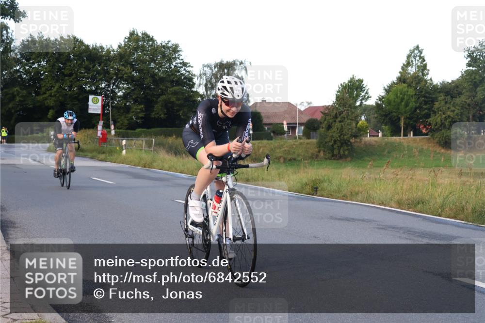 25.08.2024 - Elbe Triathlon Hamburg Fuchs,  Jonas http://msf.ph/oto/6842552 25.08.2024 08:59:27 Radfahren 47, 144, 170 meine-sportfotos.de