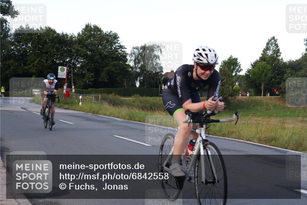 25.08.2024 - Elbe Triathlon Hamburg Fuchs,  Jonas http://msf.ph/oto/6842558 25.08.2024 08:59:28 Radfahren 47, 144, 170 meine-sportfotos.de