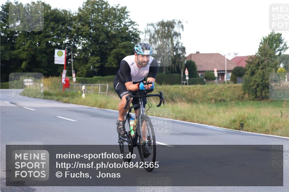 25.08.2024 - Elbe Triathlon Hamburg Fuchs,  Jonas http://msf.ph/oto/6842565 25.08.2024 08:59:28 Radfahren 47, 144, 170 meine-sportfotos.de