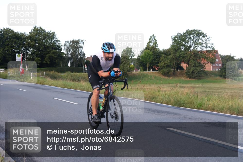 25.08.2024 - Elbe Triathlon Hamburg Fuchs,  Jonas http://msf.ph/oto/6842575 25.08.2024 08:59:29 Radfahren 47, 144, 170 meine-sportfotos.de