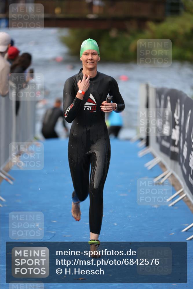 25.08.2024 - Elbe Triathlon Hamburg H.Heesch http://msf.ph/oto/6842576 25.08.2024 08:45:55 Schwimmen 126, 154, 157, 158, 159, 184 meine-sportfotos.de