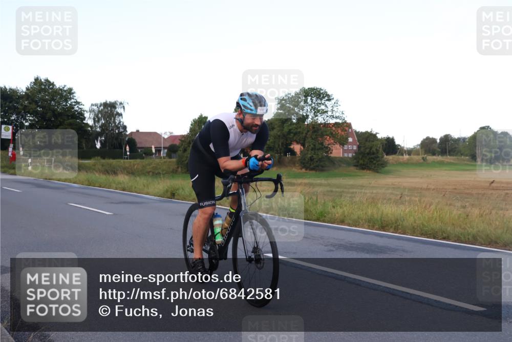 25.08.2024 - Elbe Triathlon Hamburg Fuchs,  Jonas http://msf.ph/oto/6842581 25.08.2024 08:59:29 Radfahren 47, 144, 170 meine-sportfotos.de