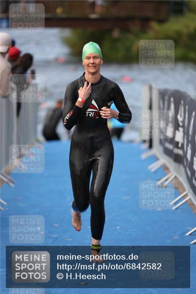 25.08.2024 - Elbe Triathlon Hamburg H.Heesch http://msf.ph/oto/6842582 25.08.2024 08:45:55 Schwimmen 126, 154, 157, 158, 159, 184 meine-sportfotos.de