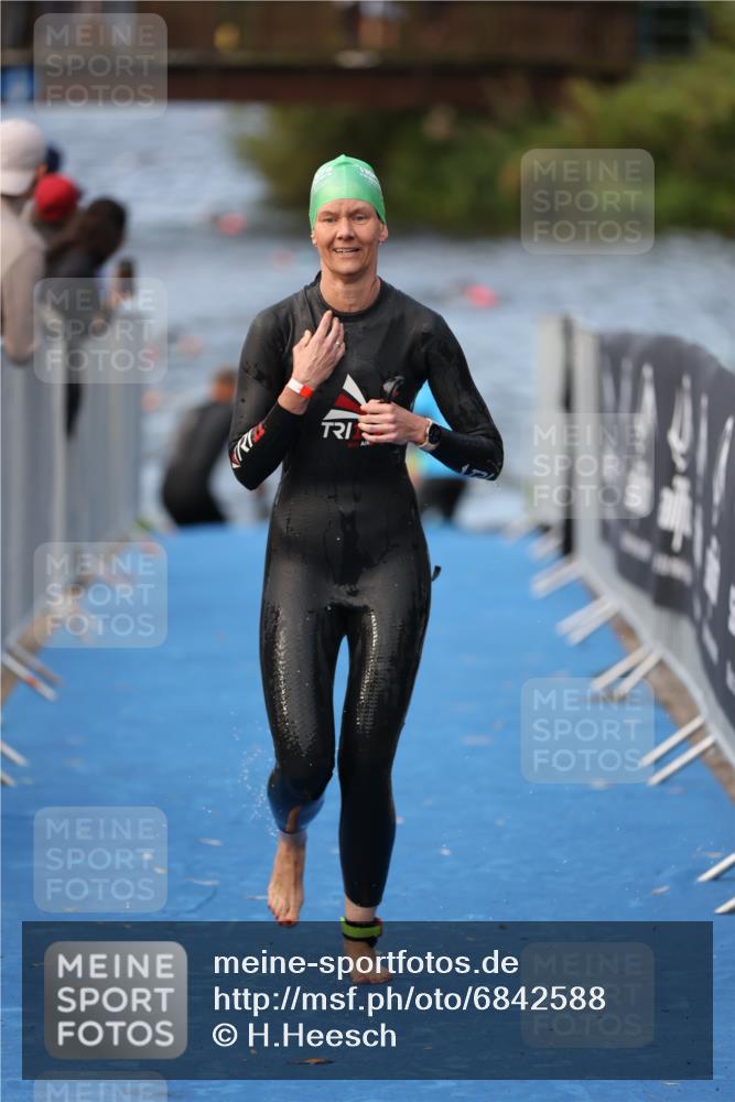 25.08.2024 - Elbe Triathlon Hamburg H.Heesch http://msf.ph/oto/6842588 25.08.2024 08:45:55 Schwimmen 126, 154, 157, 158, 159, 184 meine-sportfotos.de