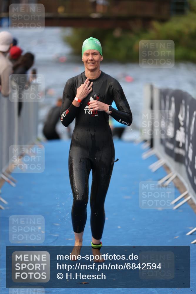 25.08.2024 - Elbe Triathlon Hamburg H.Heesch http://msf.ph/oto/6842594 25.08.2024 08:45:55 Schwimmen 126, 154, 157, 158, 159, 184 meine-sportfotos.de